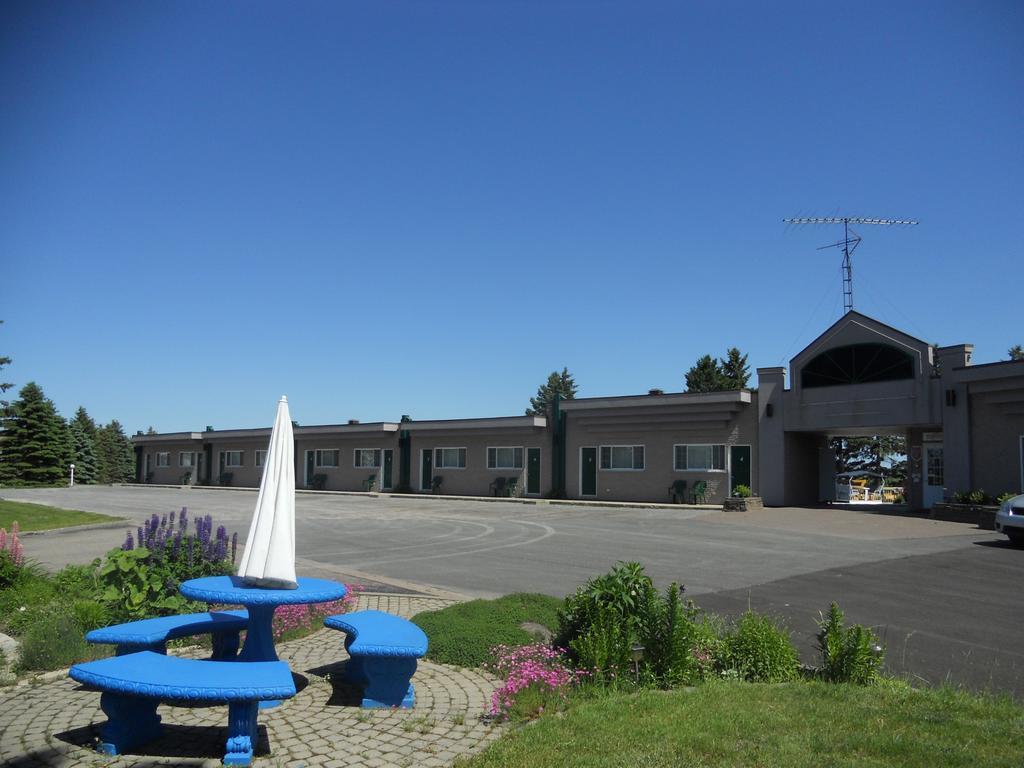Motel Normandie Louiseville Exterior photo