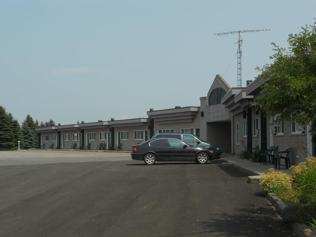Motel Normandie Louiseville Exterior photo