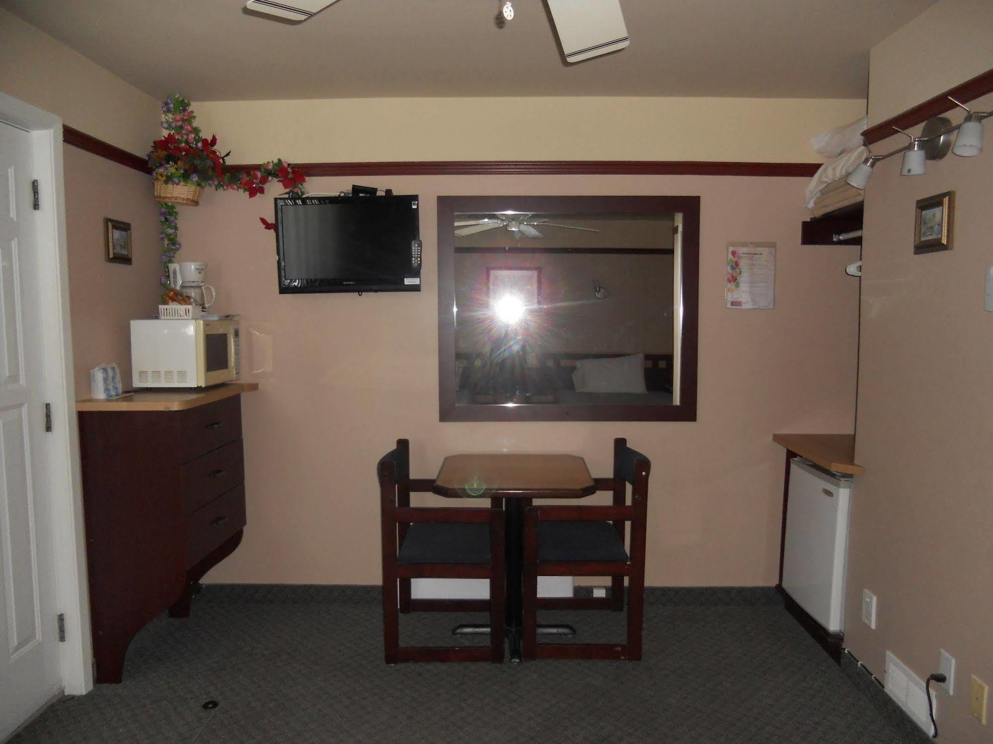 Motel Normandie Louiseville Exterior photo